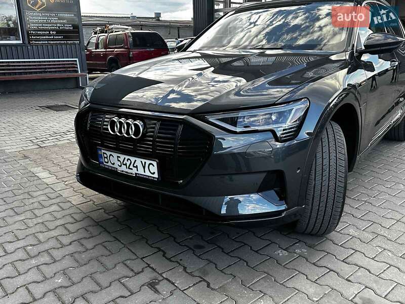 Audi E-tron (2019)