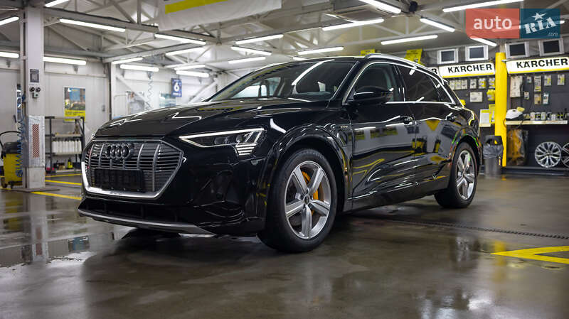 Audi E-tron (2023)