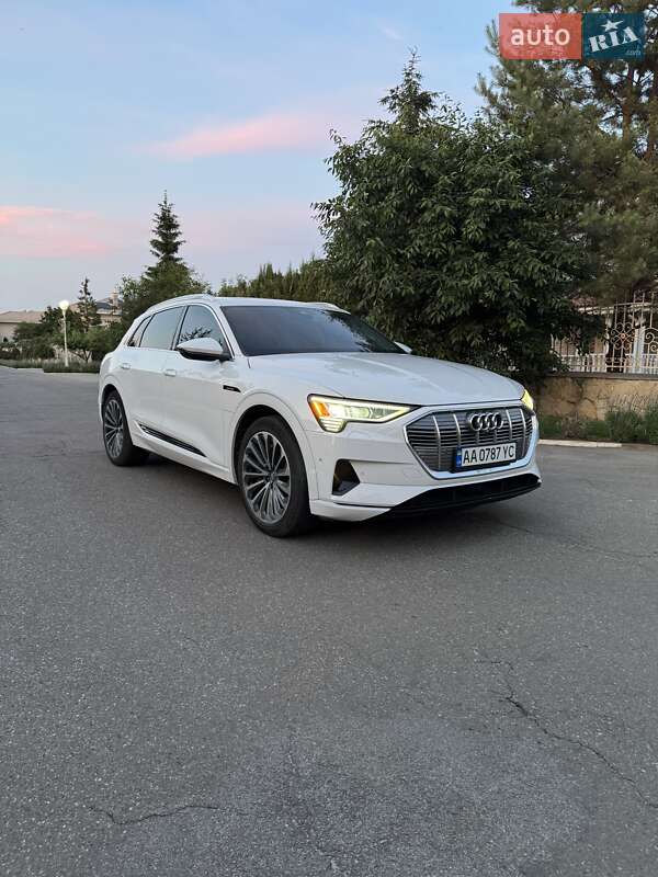 Audi E-tron (2019)