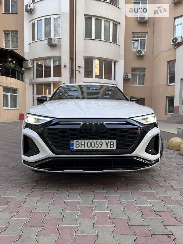 Audi Q8 e-tron (2023)