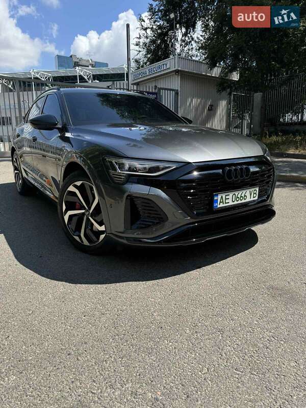 Audi Q8 e-tron (2023)