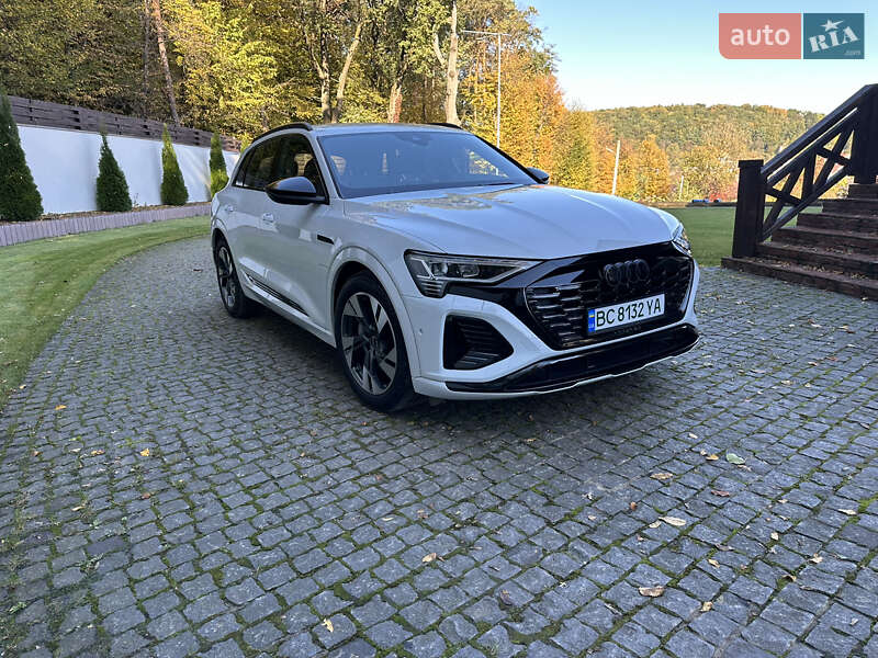 Audi Q8 e-tron (2023)