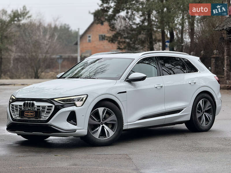 Audi Q8 e-tron (2023)