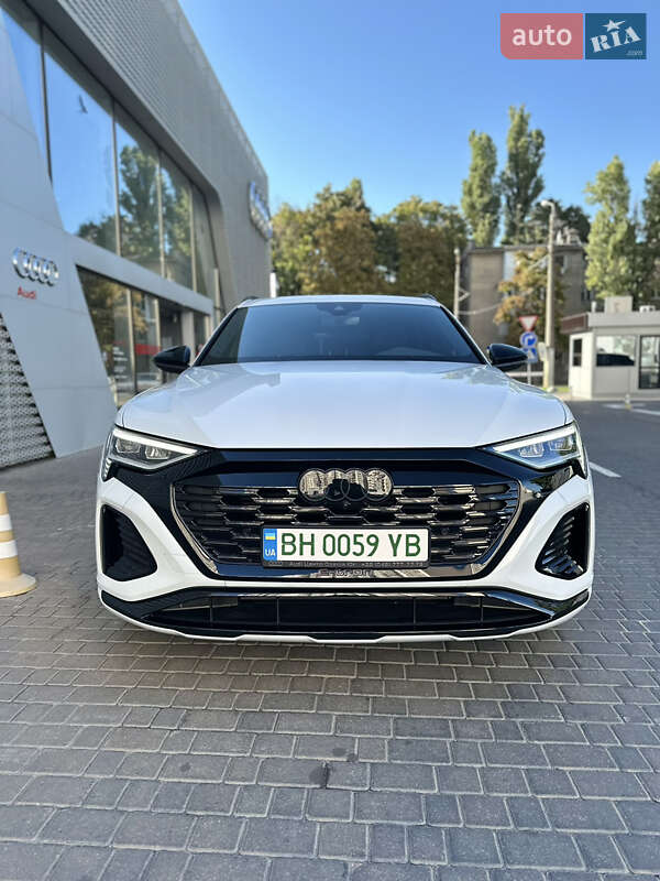 Audi Q8 e-tron (2023)