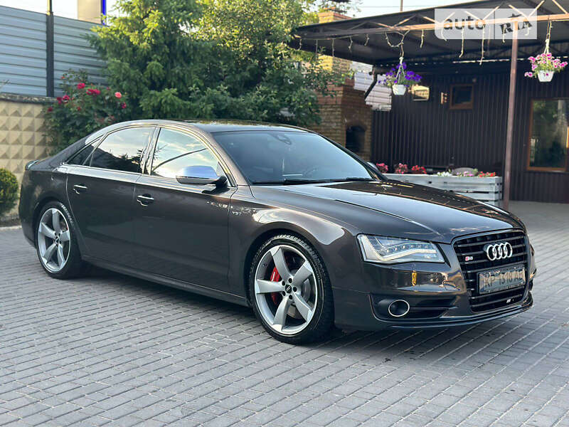 Audi S8 (2013)