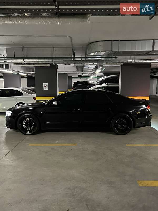 Audi S8 (2012)