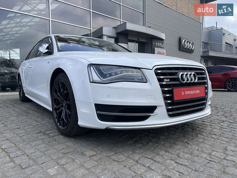 Audi S8 (2012)