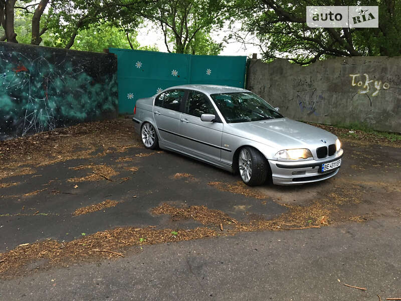 Bmw 323i (1998)