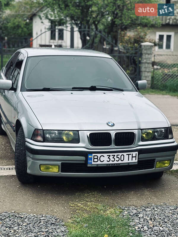 Bmw 318 (1997)