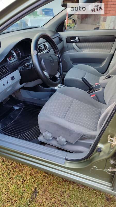 Chevrolet Lacetti (2005)