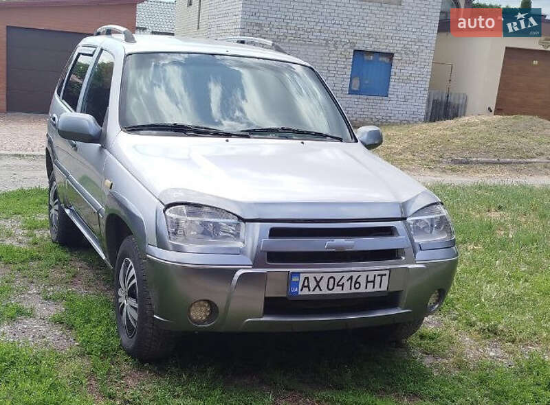 Chevrolet Niva (2004)