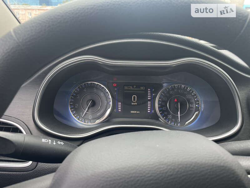 Chrysler 200 lx (2016)