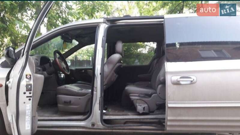 Chrysler Grand voyager (2003)