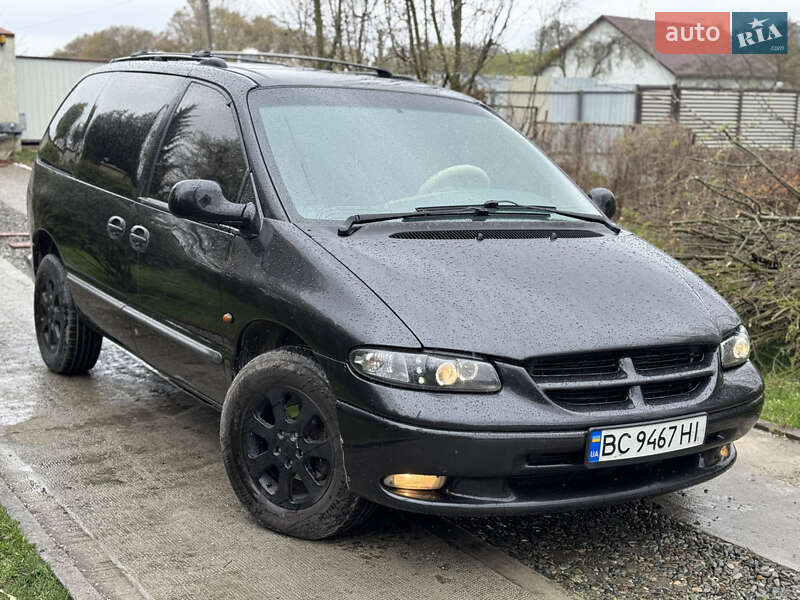 Dodge Ram van (1998)