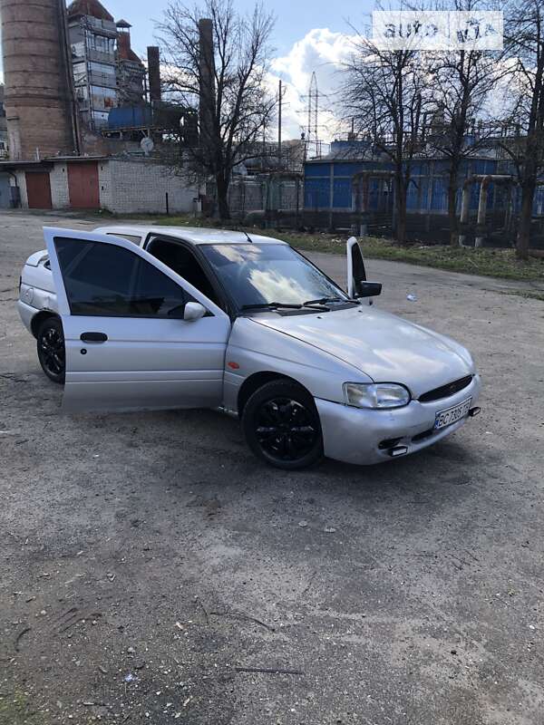 Ford Escort (1998)