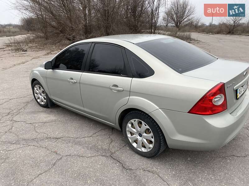 Ford Focus (2010)