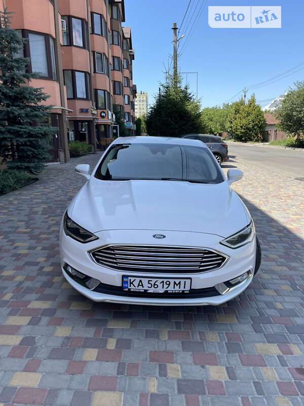 Ford Fusion hybrid (2017)