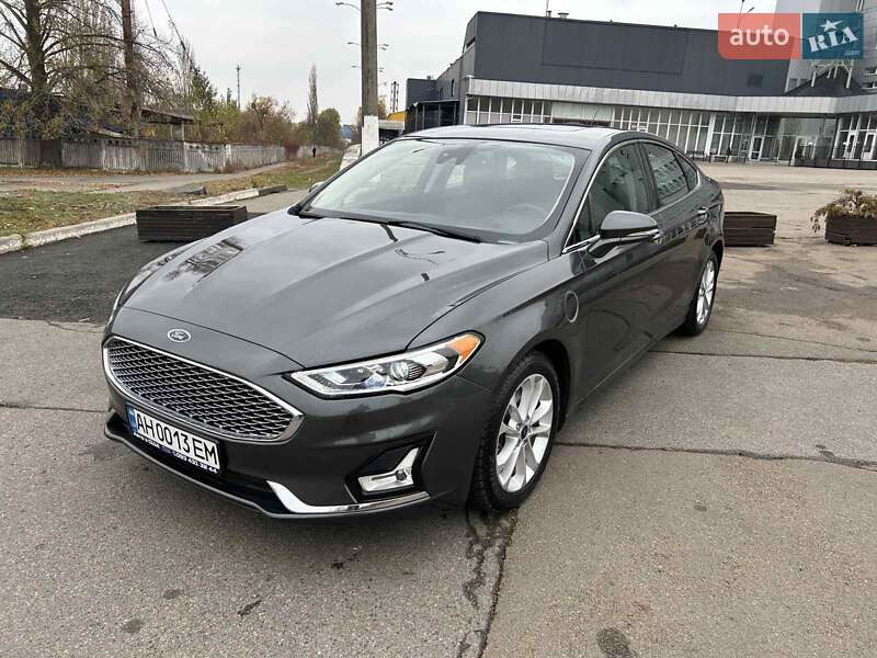 Ford Fusion hybrid (2019)