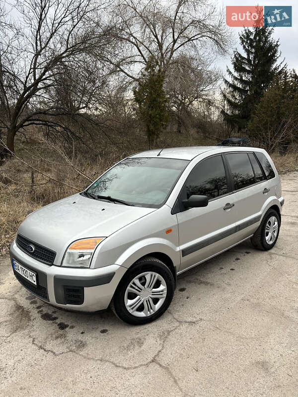 Ford Fusion (2005)
