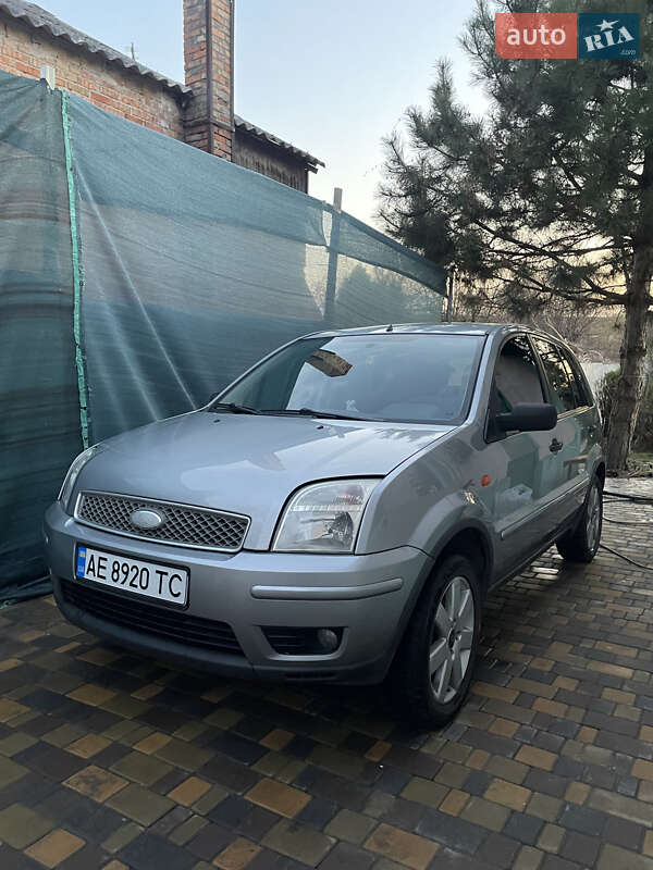 Ford Fusion (2003)