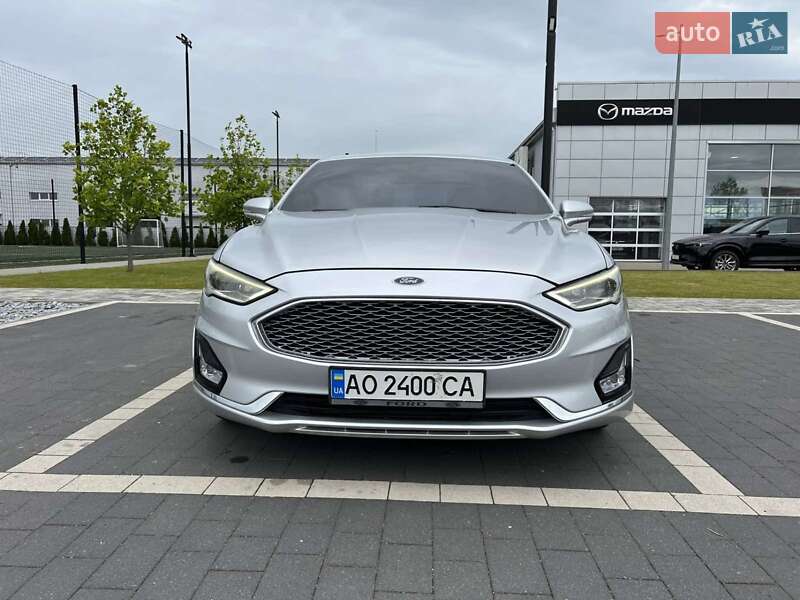 Ford Fusion (2016)