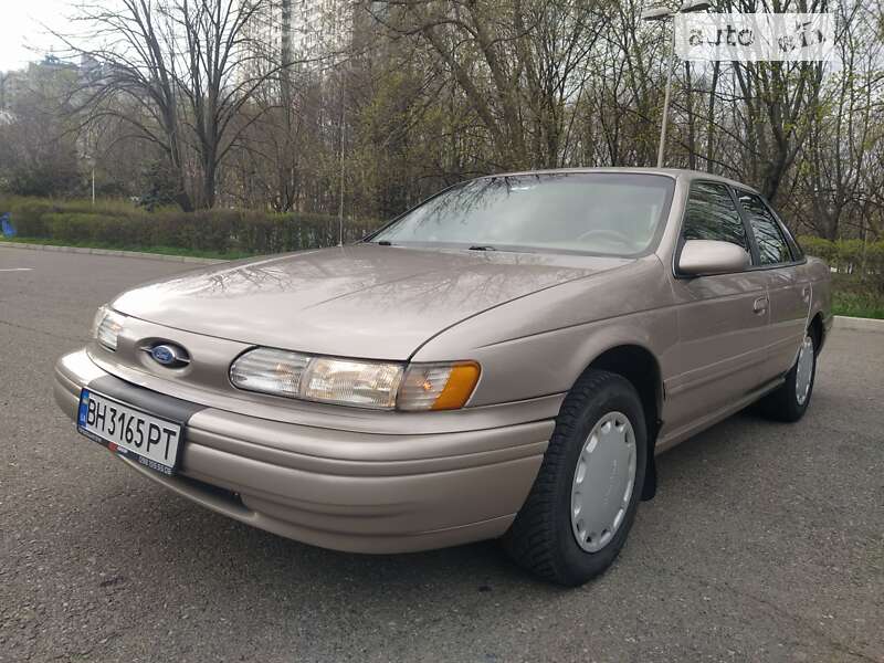 Ford Taurus (1995)