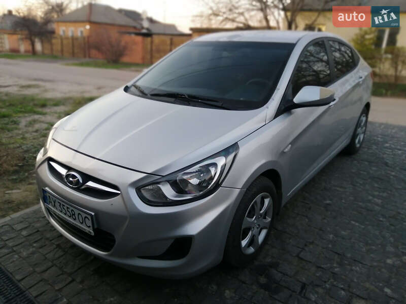 Hyundai Accent (2011)