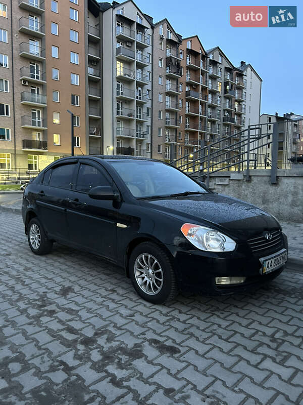 Hyundai Accent (2010)