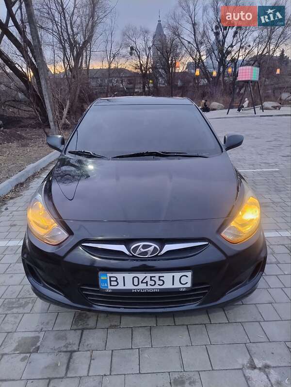 Hyundai Accent (2011)