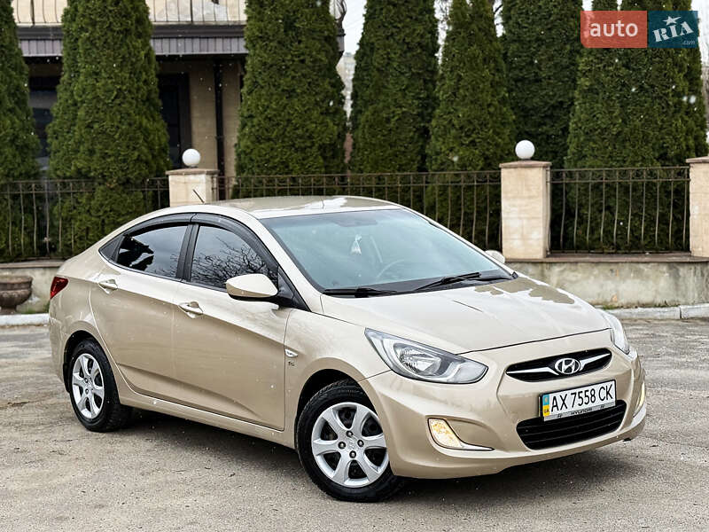 Hyundai Accent (2011)