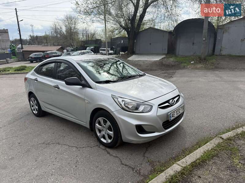 Hyundai Accent (2011)