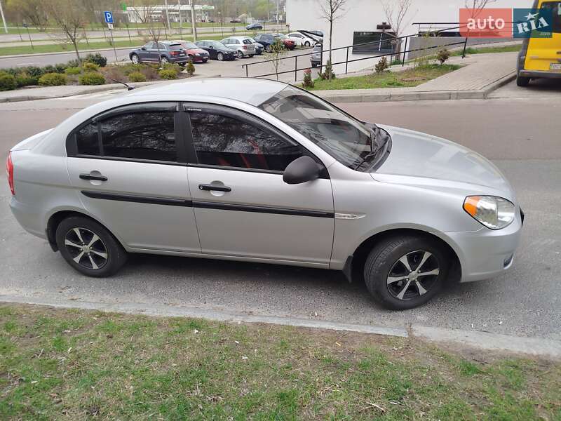 Hyundai Accent (2008)