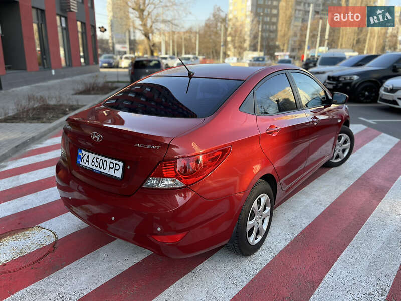 Hyundai Accent (2011)