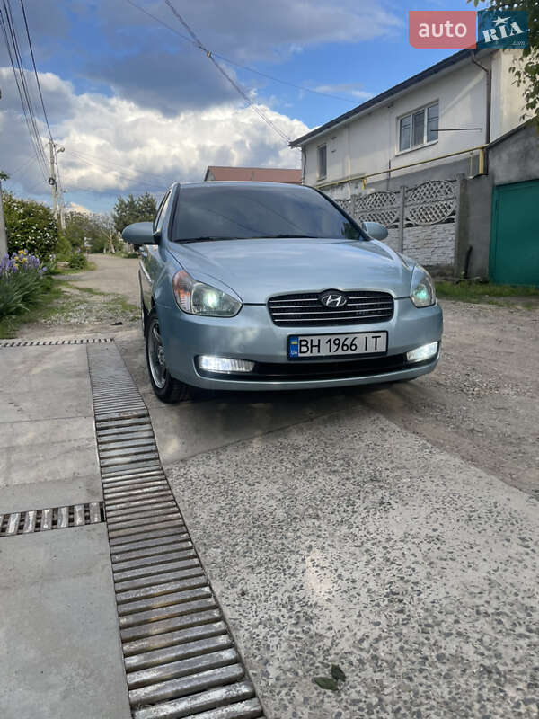 Hyundai Accent (2008)