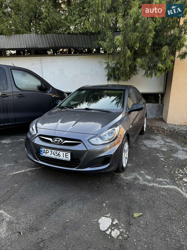 Hyundai Accent (2012)
