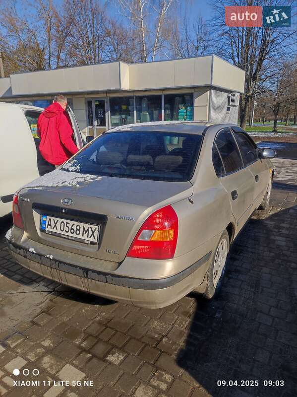 Hyundai Elantra (2002)