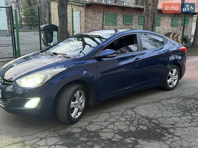 Hyundai Elantra (2012)