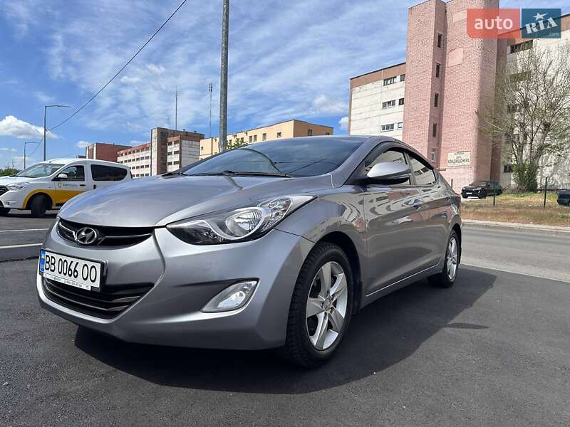 Hyundai Elantra (2012)