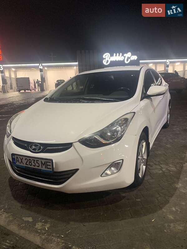 Hyundai Elantra (2012)