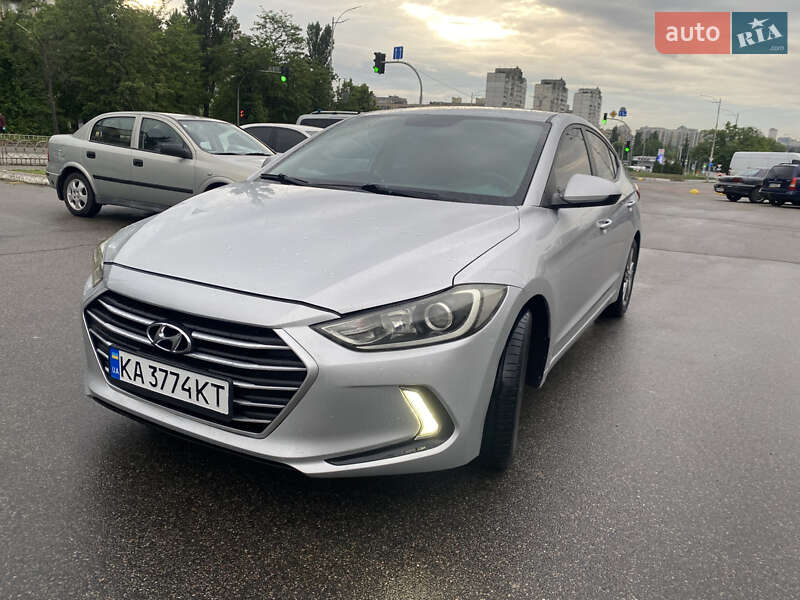 Hyundai Elantra (2016)