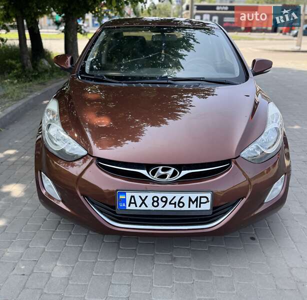 Hyundai Elantra (2013)
