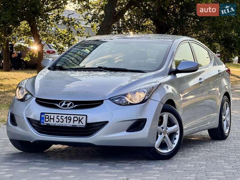 Hyundai Elantra (2011)