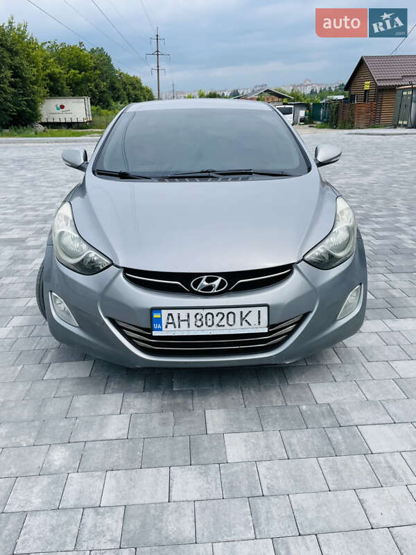 Hyundai Elantra (2011)