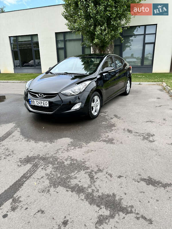 Hyundai Elantra (2012)