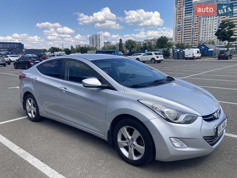 Hyundai Elantra (2013)