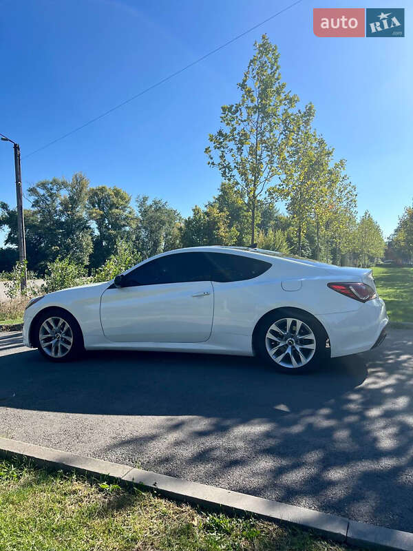 Hyundai Genesis coupe (2013)