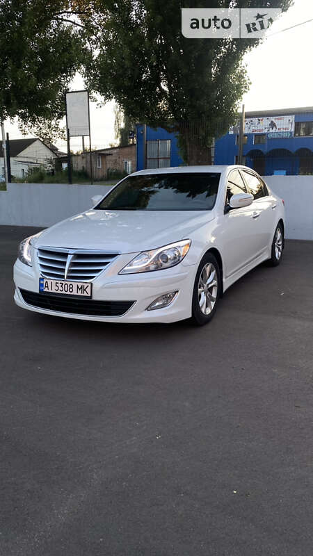 Hyundai Genesis (2013)