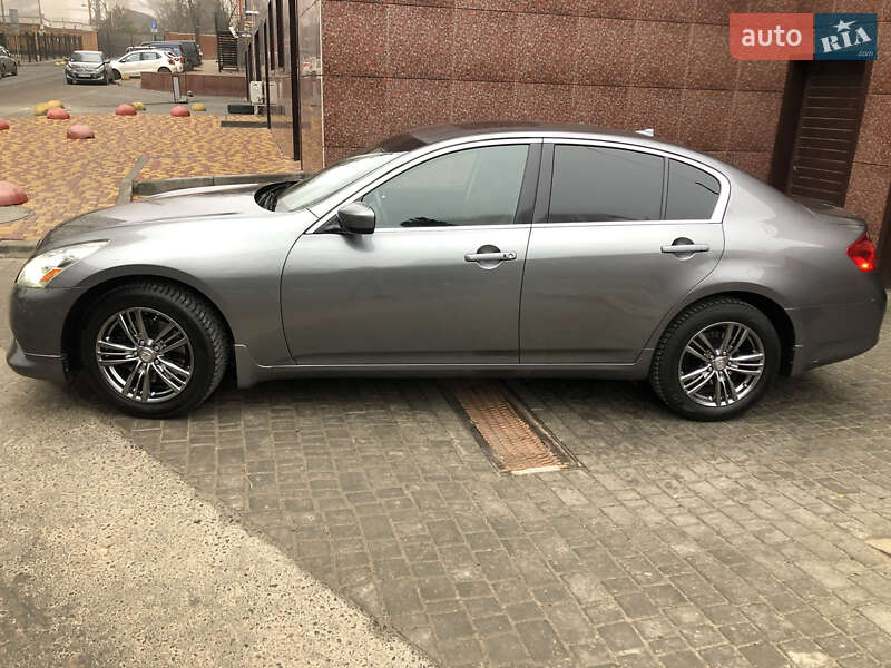 Infiniti G25 (2011)