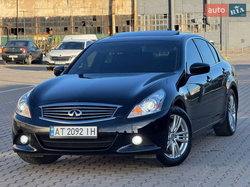Infiniti G25 (2012)
