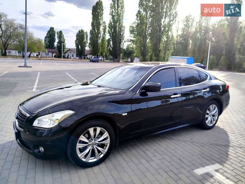 Infiniti M25 (2012)